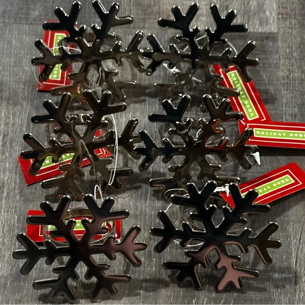 New Set of 8 Silvertone Snowflake Napkin Rings